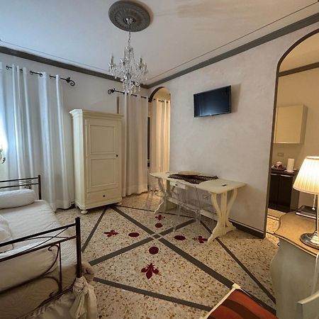 Palazzo Mari Suite & Rooms B&B Montevarchi Luaran gambar