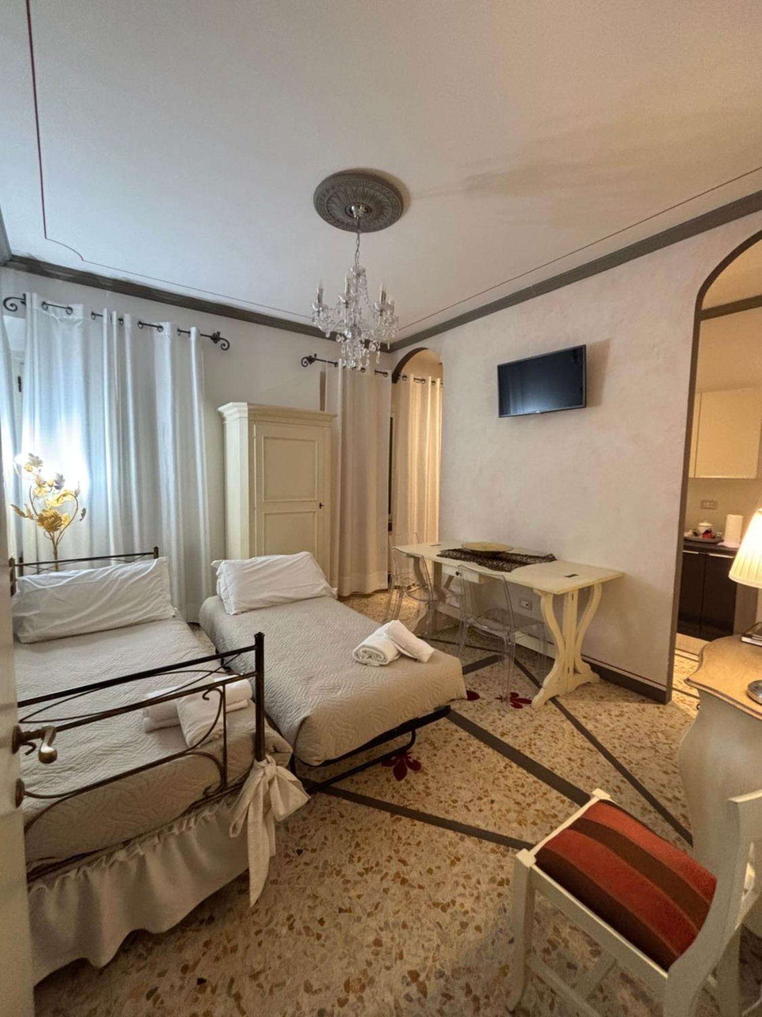 Palazzo Mari Suite & Rooms B&B Montevarchi Luaran gambar