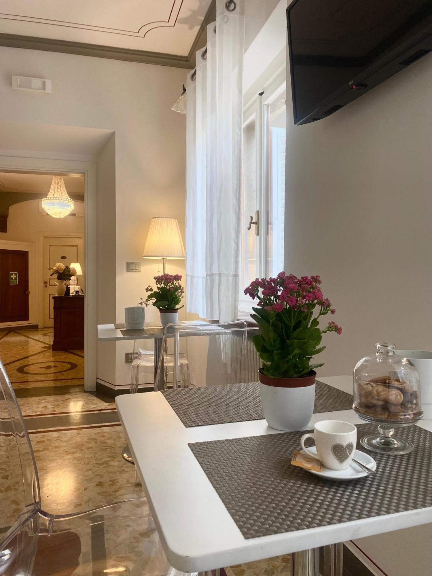 Palazzo Mari Suite & Rooms B&B Montevarchi Luaran gambar