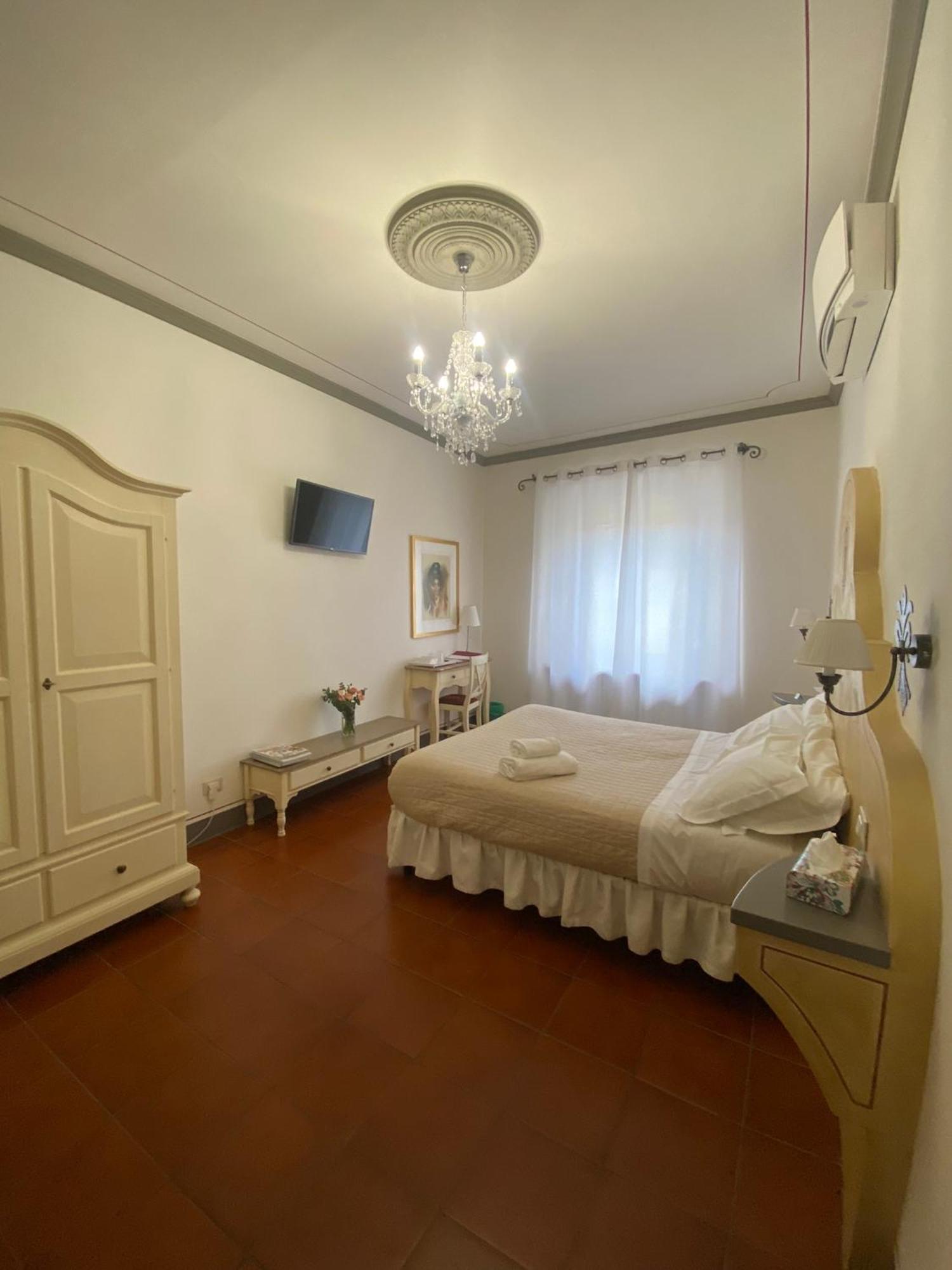 Palazzo Mari Suite & Rooms B&B Montevarchi Luaran gambar